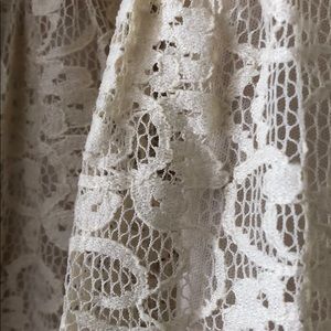 NWOT Beautiful lined lace skirt elastic waist